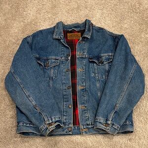 VINTAGE Levi’s Classic Heavyweight Denim Jean Jacket